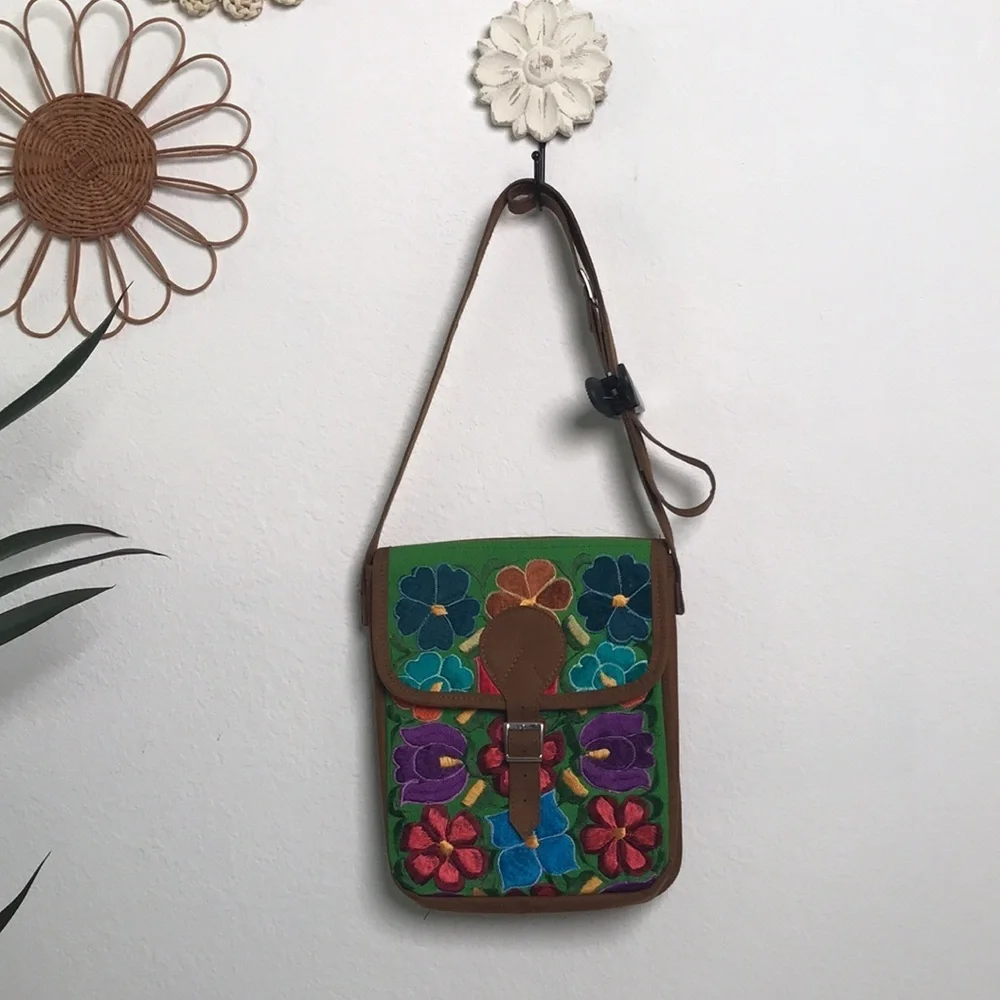Vintage Boho Hippie Crossbody Bag - Picture 4 of 7